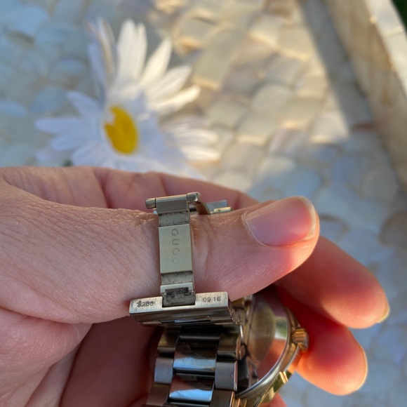 Authentic Gucci 126.4 Stainless Steel Men's Watch (a233) - Picture 6 of 16